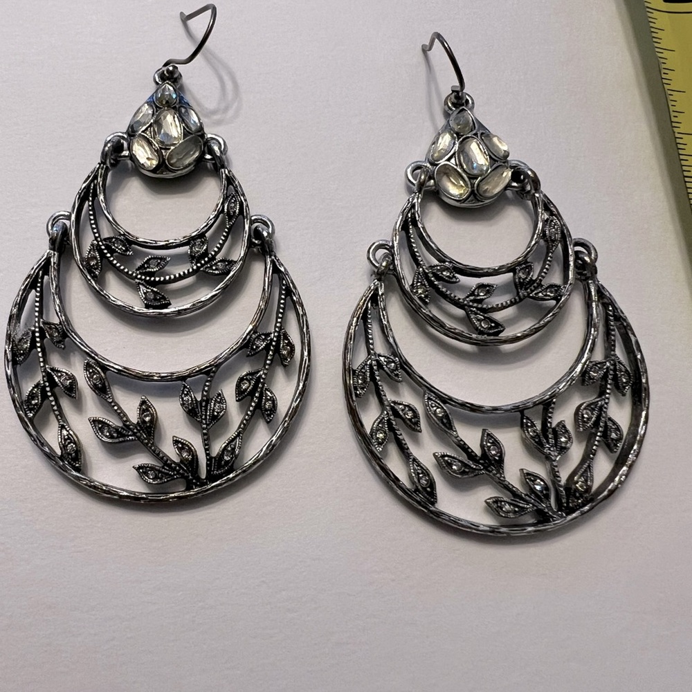Elegant Silver Leaf Drop Earrings
Perfect Shape